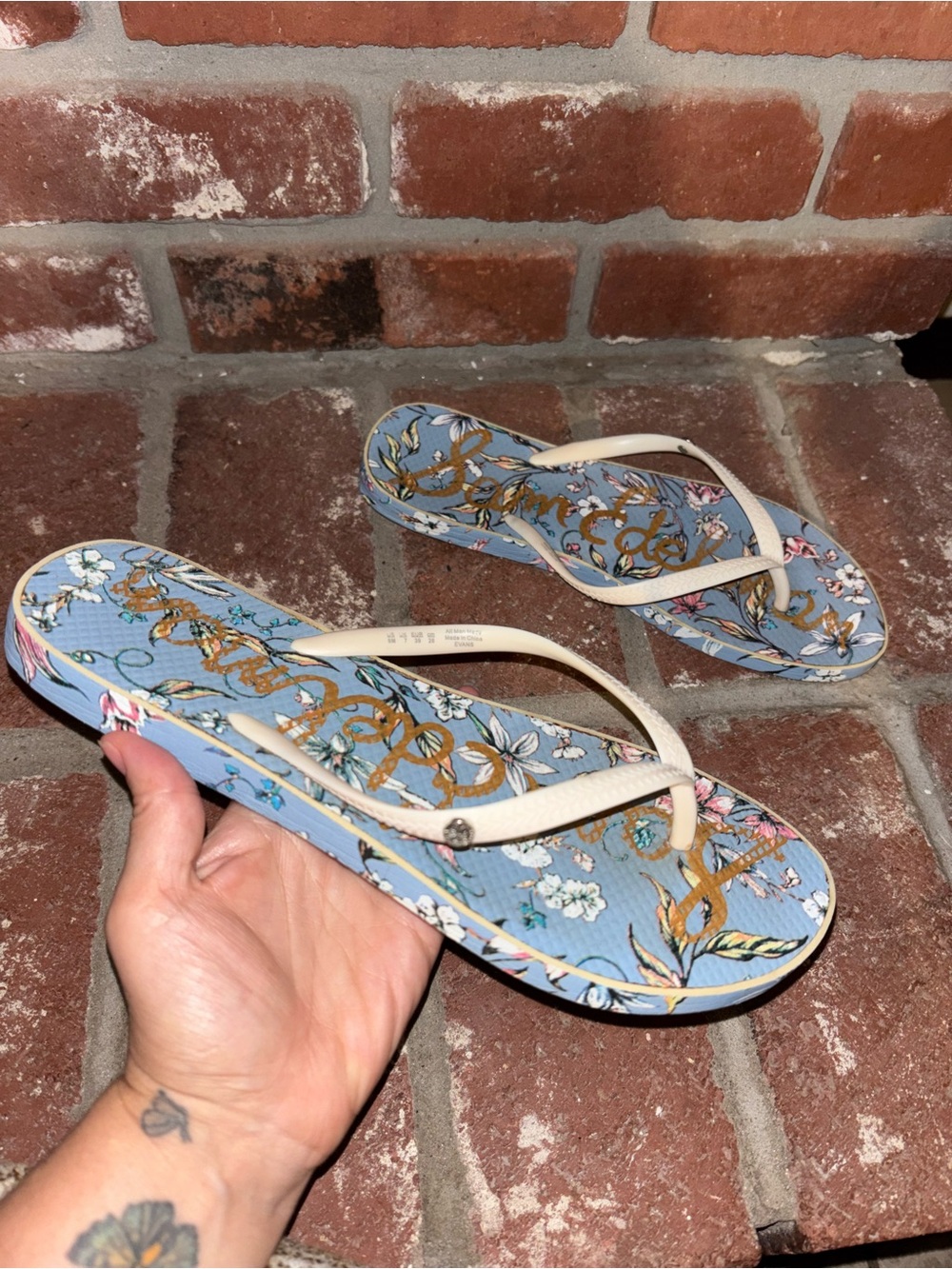 Sam Edelman Blue Floral Flip Flops with Cream Straps Women’s Size 9M